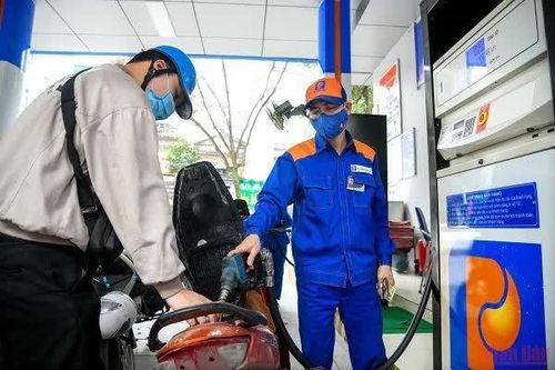 Xăng E10RON95 vượt 27.000 đồng/lít