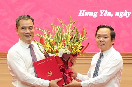 Hai Phó giám đốc đại học Quốc gia Hà Nội nhận nhiệm vụ mới tại Hưng Yên và Bắc Ninh