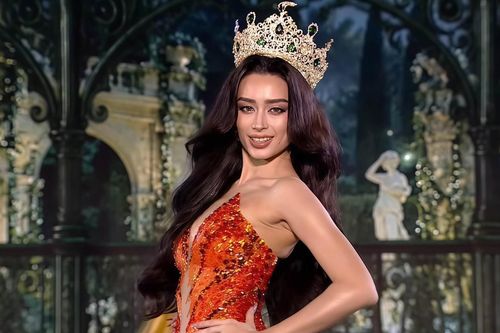 Hoa hậu Việt suýt rơi vương miện khi 'đấu' 80 người đẹp