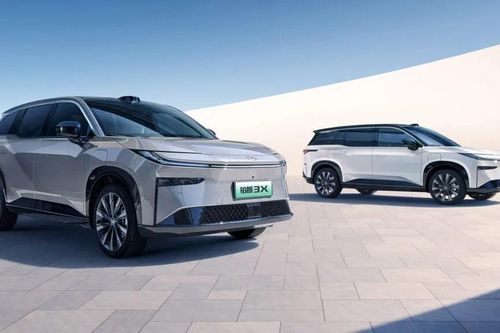 Đến lượt Toyota làm xe điện EREV