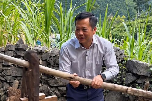 Chủ tịch xã Đồng Văn trong video giới thiệu du lịch địa phương