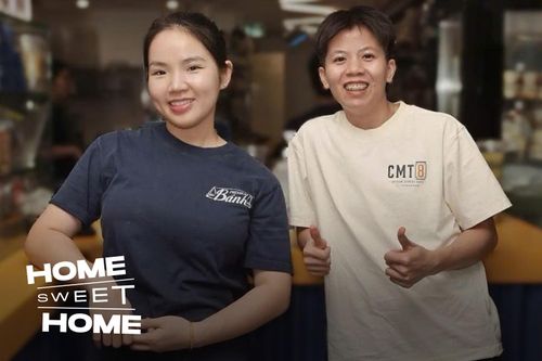 Bỏ việc ổn định, hai cô gái Việt mở quán bánh tráng trộn ở Canada