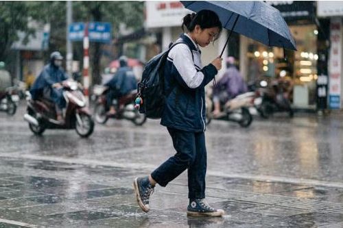 Ba đôi giày đều ướt và bức thư khiến học trò nhẹ nhõm