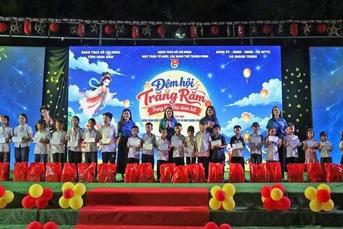 Nhiều nghệ sĩ trẻ chung tay mang 'Trung thu Đại đoàn kết' đến với trẻ em hoàn cảnh khó khăn