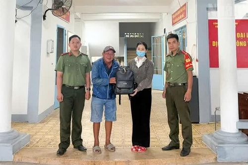 Vĩnh Long: Nhặt được tài sản lớn, bàn giao Công an Long Hồ trả lại người mất