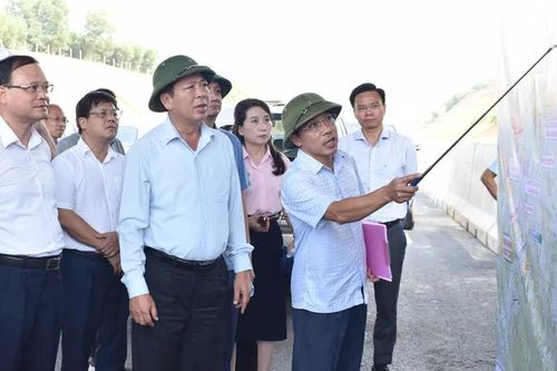 Bộ trưởng Xây dựng Trần Hồng Minh kiểm tra tiến độ đường cao tốc Tuyên Quang-Hà Giang