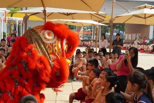 Giúp trẻ em có hoàn cảnh đặc biệt không đứng ngoài mùa Trung thu