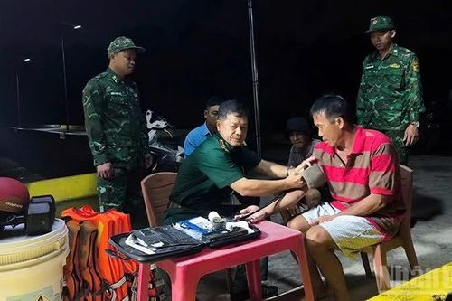 Đồng Tháp: Kịp thời cứu nạn 3 thuyền viên bị chìm tàu trên biển