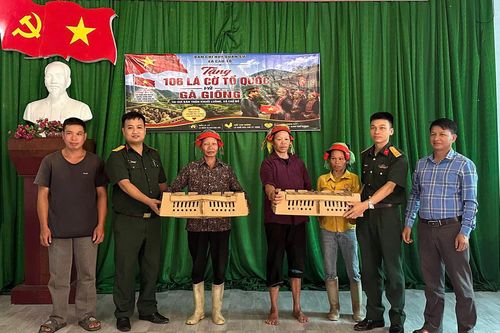 Cờ đỏ trên bản, sinh kế trong nhà