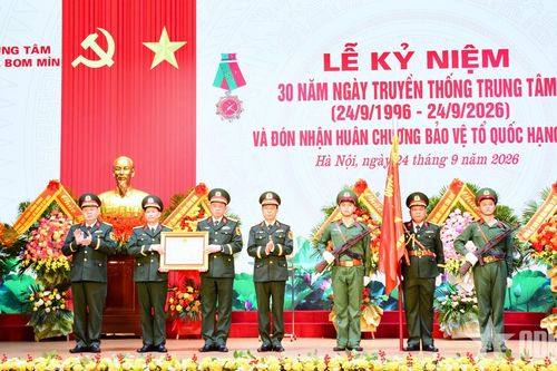 Trung tâm Công nghệ xử lý bom mìn (Binh chủng Công binh) kỷ niệm 30 năm Ngày truyền thống