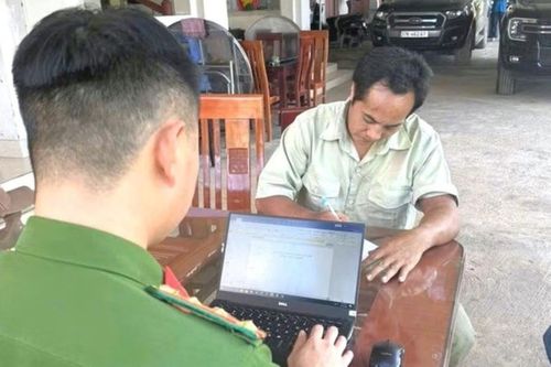 Đầu thú sau 1 tháng trốn trong rừng