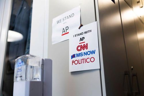 Thẩm phán yêu cầu chính quyền Trump khôi phục quyền tiếp cận Nhà Trắng cho CNN, MS NOW và Politico