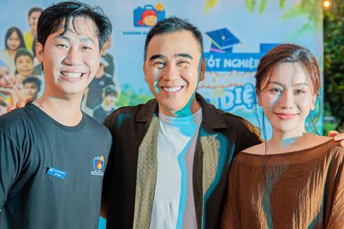 Hai 'MC quốc dân' Quyền Linh và Anh Thơ mang Tết Trung Thu đến với các bệnh nhi ung thư