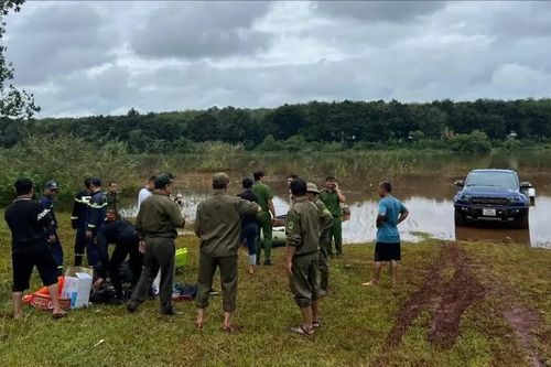 Tìm thấy thi thể người phụ nữ đi ô tô bị nước cuốn ở Đồng Nai