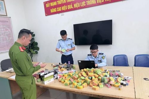 Siết chặt thuốc lá điện tử, trang bị 'lá chắn' cho học sinh