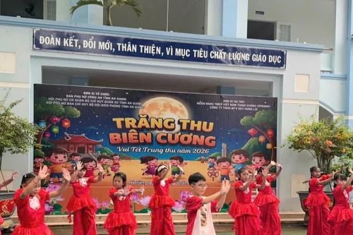 Mang Trung thu đến với trẻ em vùng biên An Giang