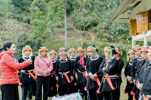 Trao kỹ năng nghề cho người dân vùng khó