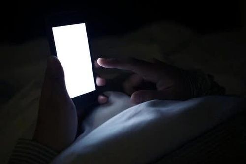 Tiếp xúc với ánh sáng yếu trong khi ngủ cũng có thể làm tăng nguy cơ suy tim và rung nhĩ