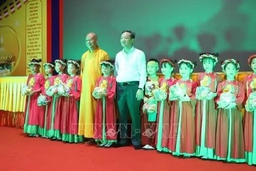 Mang Tết Trung thu Việt đến thế hệ trẻ tại Lào