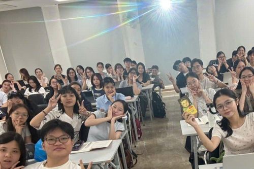 Cần có năng lực thông hiểu truyền thông quốc tế