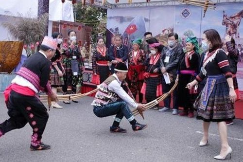 Hội tụ những sắc màu văn hóa dân tộc Mông