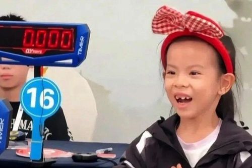 Bí quyết thành tài của bé gái phá kỷ lục Rubik thế giới