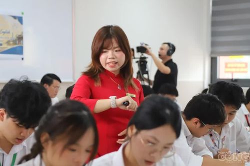 Hà Nội chuyển 1.710 hiệu trưởng, hiệu phó sang đứng lớp, vẫn thiếu 7.200 giáo viên