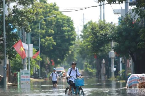Miền Trung mưa lớn đến ngày 25/9, cảnh báo lốc sét và gió giật