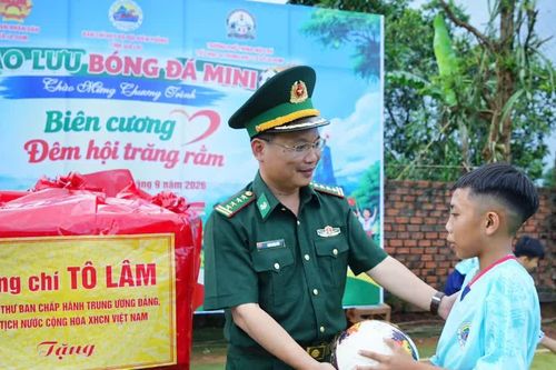 Món quà đặc biệt của Tổng Bí thư, Chủ tịch nước Tô Lâm gieo tình yêu thể thao nơi phên dậu Tổ quốc