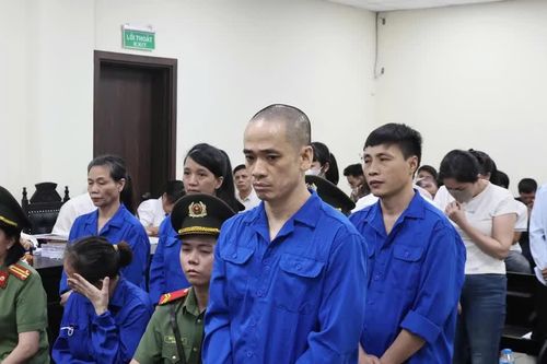 Đường dây buôn lậu 900 tỷ và vận chuyển 500 triệu USD ra nước ngoài
