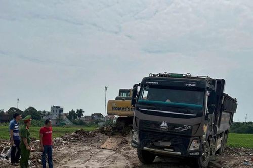 Khởi tố giám đốc doanh nghiệp tổ chức đổ trái phép hơn 4.500 tấn chất thải