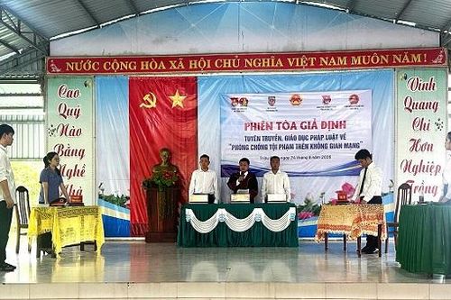 Đưa pháp luật đến gần thanh thiếu niên từ phiên tòa giả định ở Quảng Trị