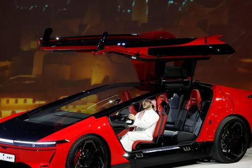 Bộ đôi xe điện thiết kế 'độc lạ' của Saudi Arabia