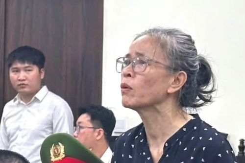 Cựu Chi cục trưởng An toàn vệ sinh thực phẩm khai doanh nghiệp 'tự nguyện' đưa tiền