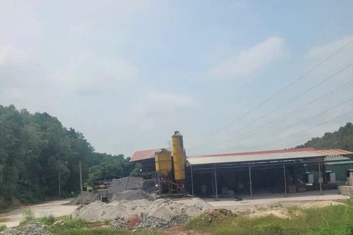 Hà Nội tháo dỡ hàng loạt nhà gỗ, nhà dạng container trên đất rừng