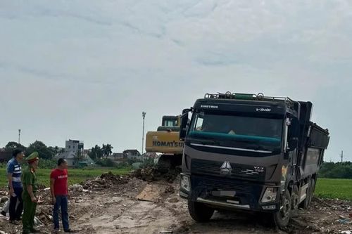 Hà Nội: Khởi tố giám đốc công ty vận tải đổ trộm hơn 4.500 tấn chất thải xây dựng