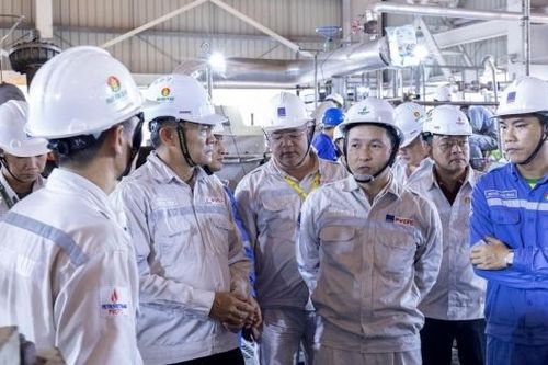 Lãnh đạo PVCFC động viên đội ngũ trực tiếp thực hiện bảo dưỡng Nhà máy Đạm Cà Mau