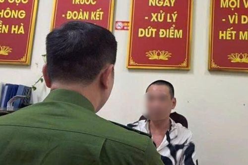 Say rượu, đập vỡ gương chiếu hậu ô tô sau va chạm giao thông