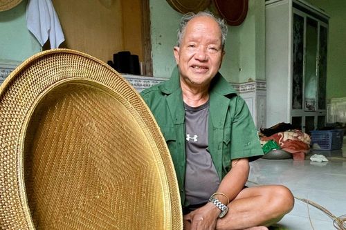 Nghệ nhân 84 tuổi giữ nghề đan lát của đồng bào Cơ Tu