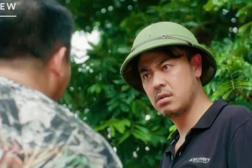 'Đội bóng nữ làng Xuân' tập 7: Quốc nổi điên khi thấy cảnh vợ ngắm trai nhảy