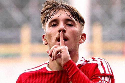 Real Madrid 'đánh cắp' viên ngọc Lennart Karl của Bayern Munich