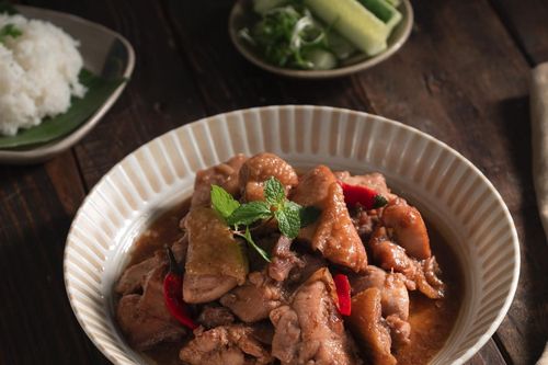 Gà Mỹ kho mắm ruốc Huế - Món ngon giản dị gửi trọn yêu thương ngày 20/10