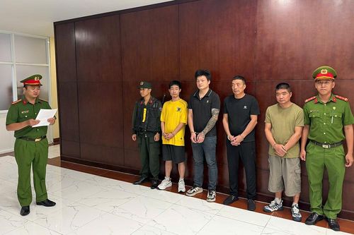 4 người Trung Quốc vận chuyển hàng cấm qua đường sân bay Tân Sơn Nhất