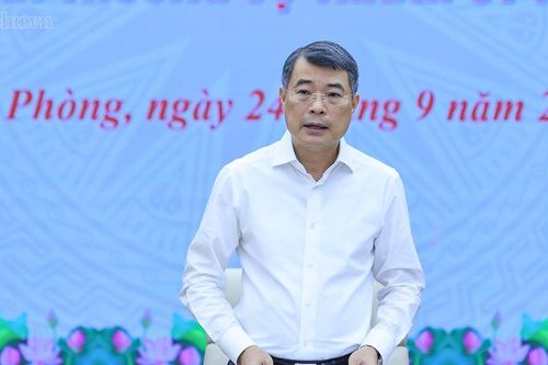 Thủ tướng: Lương, chế độ chính sách với cán bộ không thể cào bằng