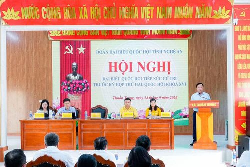 Bí thư Tỉnh ủy, Trưởng Đoàn ĐBQH tỉnh Nguyễn Khắc Thận tiếp xúc cử tri xã Thuần Trung