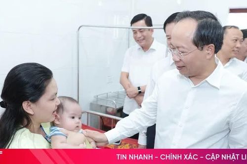 Bí thư Tỉnh ủy Hà Tĩnh thăm, tặng quà cho bệnh nhi dịp Tết Trung thu
