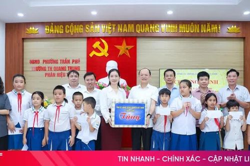 Tết Trung thu ấm áp nghĩa tình cho các em học sinh hoàn cảnh khó khăn