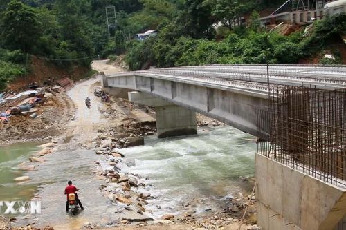Nghệ An gấp rút khôi phục đường công vụ sau gần nửa tháng cô lập