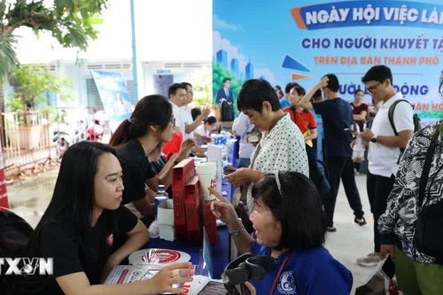 Trao cơ hội việc làm, giúp người khuyết tật khẳng định bản thân
