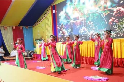 Gìn giữ bản sắc Việt cho thế hệ trẻ ở nước ngoài